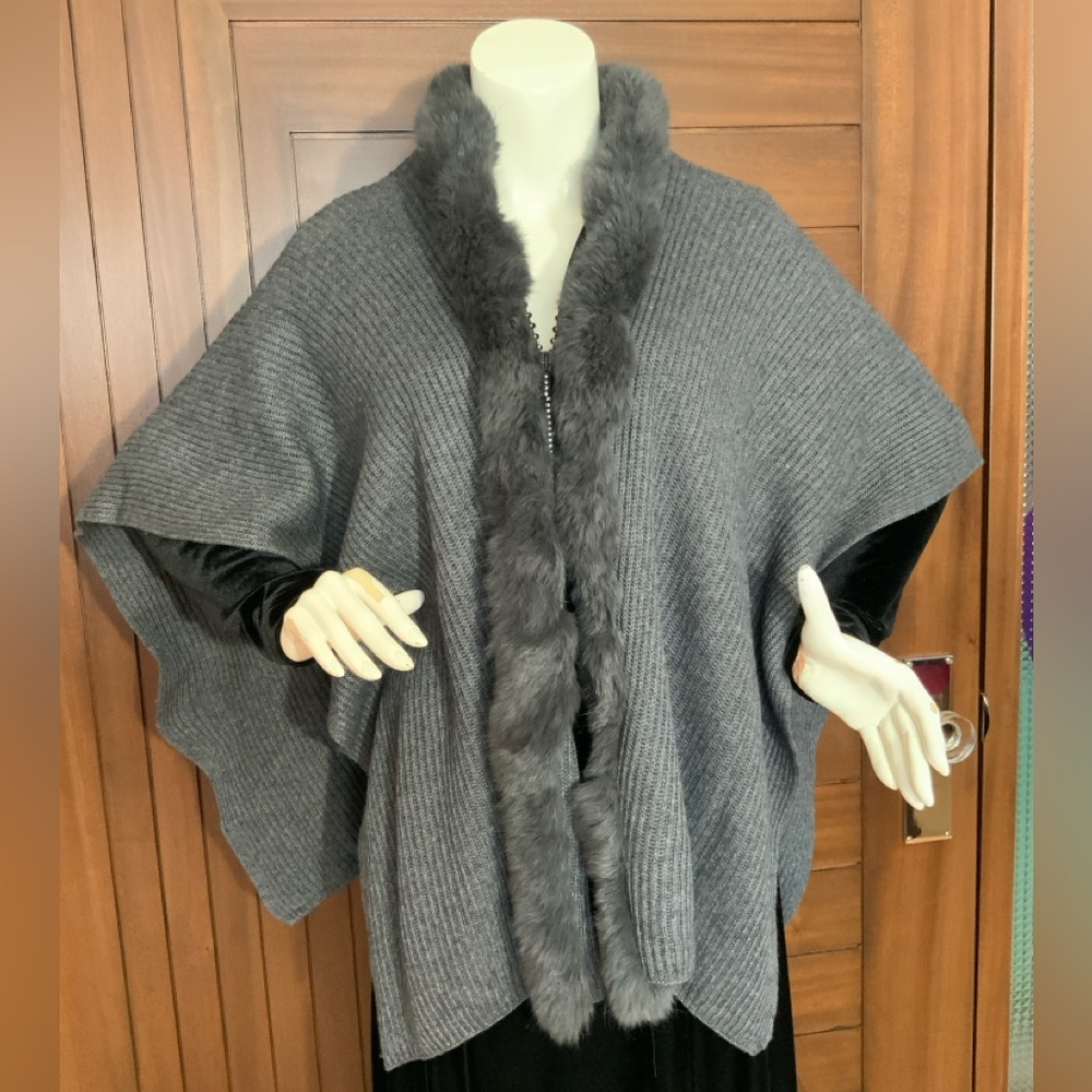 LA FIORENTINA Wrap, Knit Grey Wool, Fur Trim O/S